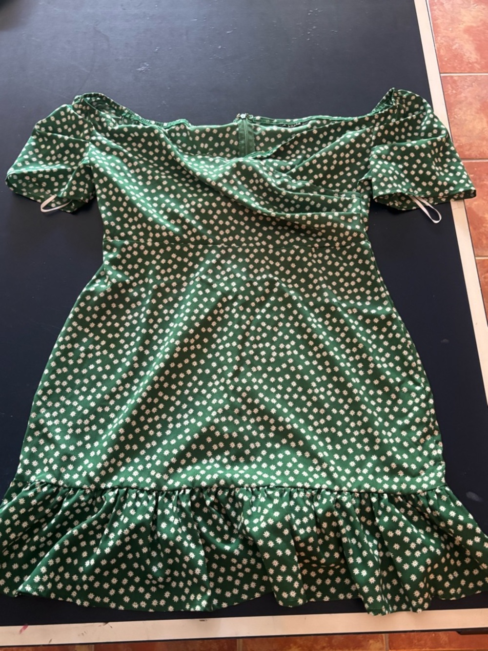 SHEIN Green Daisy Print Off-Shoulder Mini Dress